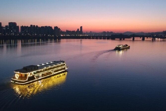 Seoul Private Tour: Palace, Bukchon, Insadong & Han River Cruise - Yeouido Han River Park and the city’s everyday side