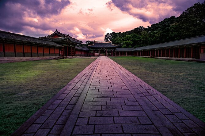 Seoul Private Tour: Palace, Bukchon, Insadong & Han River Cruise - What the private vehicle changes