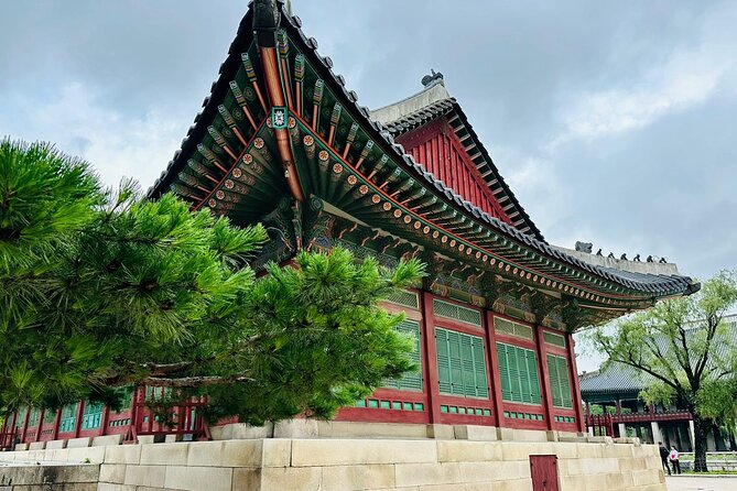 Seoul Private Tour with hidden gem of Seoul - Bukchon Hanok Village and living neighborhoods