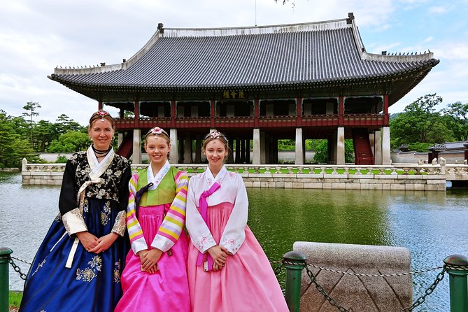 Seoul Private Tour with hidden gem of Seoul - N Seoul Tower and the final city view