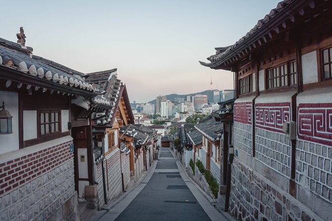 Seoul Private Walking Tour with a Local - Food can be part of the walk, but not part of the price