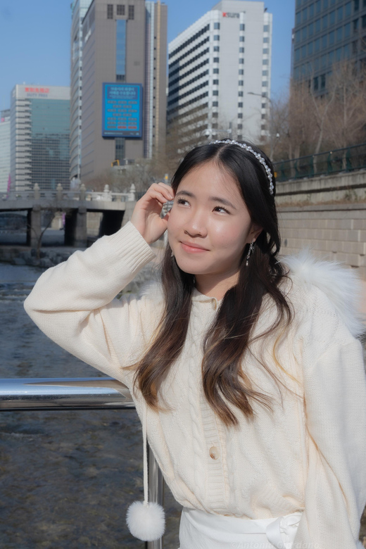 Seoul: Professional Photoshoot choose your location - What the One-Hour Photo Walk Feels Like