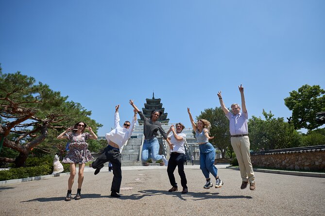 Seoul Royal Palace,Bukchon Hanok Village & Gwangjang Market Feast - What the guides add to the day