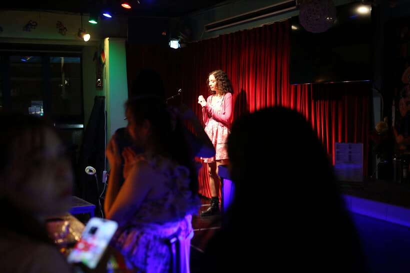Seoul’s Stars: Open Mic with Local & International Talent - Who Will Enjoy This Most