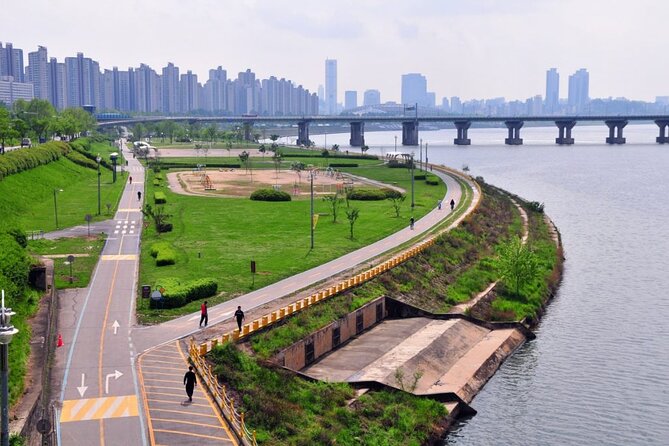 Seoul Self-Guided Audio Tour - Cheonggyecheon and Dongdaemun: Seoul rebuilds itself