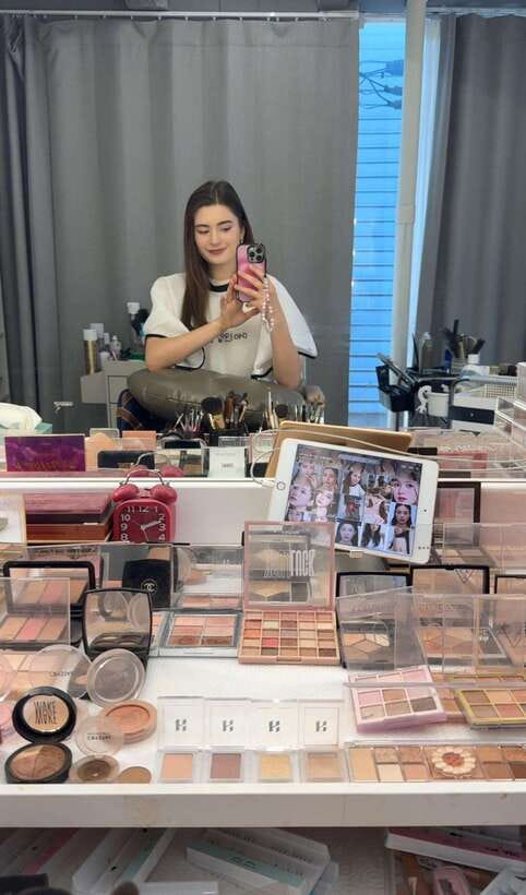 Seoul: Sihyunhada Photo, Personal Color, Makeup&Hair TOUR - Choosing between idol makeup and Korean daily makeup