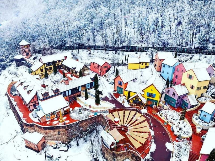 Seoul: Strawberry Picking & Eobi Ice Valley & Nami Island - Snow sledding at Elysian Gangchon