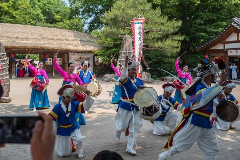 Seoul: Suwon Hwaseong, Folk Village, & Starfield Library - Walking the walls of Suwon Hwaseong