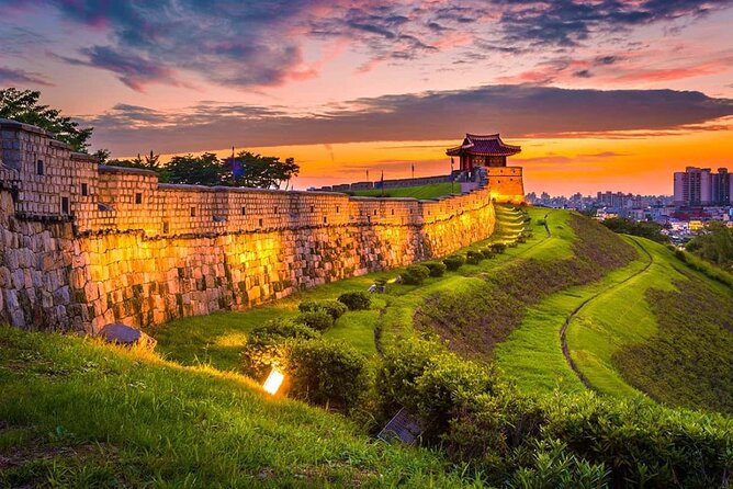 Seoul: Suwon Hwaseong & Waujeongsa & Starfield Heritage Tour - Starting in Seoul and riding to Suwon