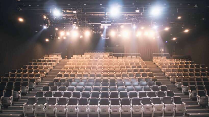 Seoul: The Painters Live Art K-pop Dance Show Ticket - Famous art made in minutes