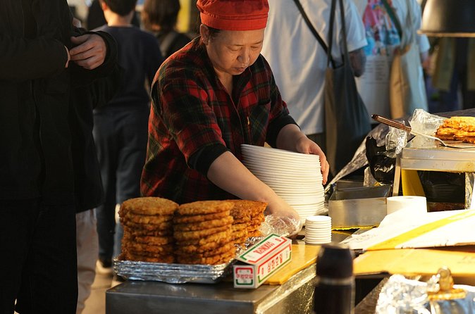 Seoul Vegan & Vegetarian Gwangjang Market Food Tour (11 Tastings) - Vegan-Verified Soju and the Sweet Finish