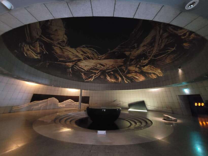Seoul: War Memorial of Korea Private Guided Museum Tour - The value of a small private group