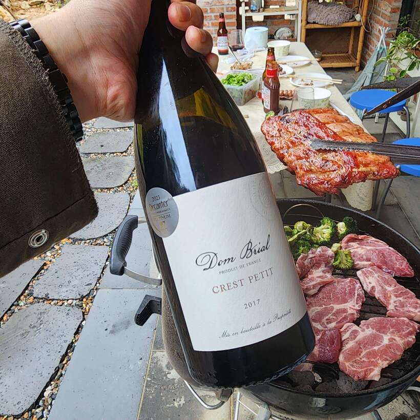 Seoul: Wine & Korean BBQ, Perfect Pairing Dinner in Sinchon - Learning Korean drinking manners before the first pour