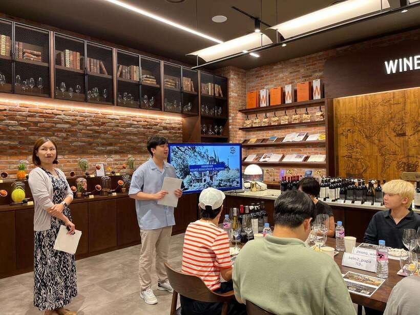 Seoul: Wine & Korean BBQ, Perfect Pairing Dinner in Sinchon - Why the social format works well