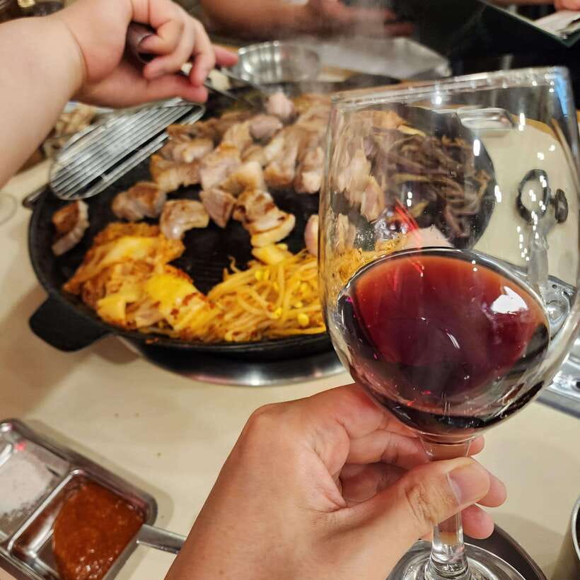 Seoul: Wine & Korean BBQ, Perfect Pairing Dinner in Sinchon - The 150-minute pace