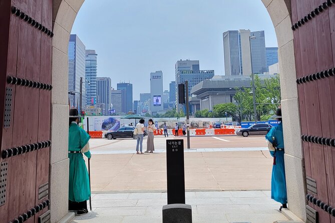 (Small Group) Palace & Seoul Old Town Highlights - Reading Korea’s story at Gwanghwamun Square