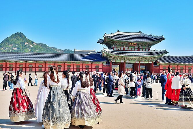 Small-Group Seoul Tour with Gyeongbokgung Palace (hotel pick-up) - Gwanghwamun Gate is timed around the guards