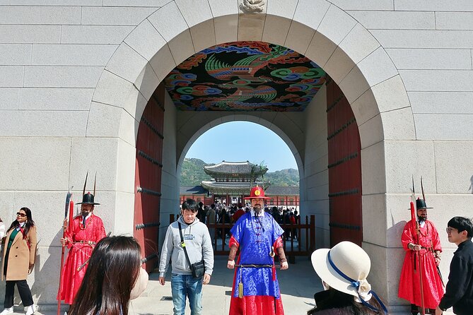 Small-Group Seoul Tour with Gyeongbokgung Palace (hotel pick-up) - The ginseng center is the tour’s weak link