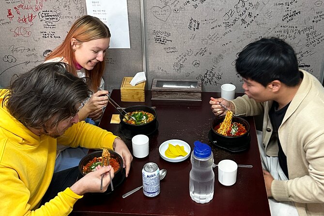 Street Food Tour in Jongno, Heart of Seoul - What the private format adds