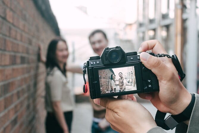 Street photoshoot and Seoul Hidden gem History Walking Tour - Ikseon-dong, hanok lanes, and café culture
