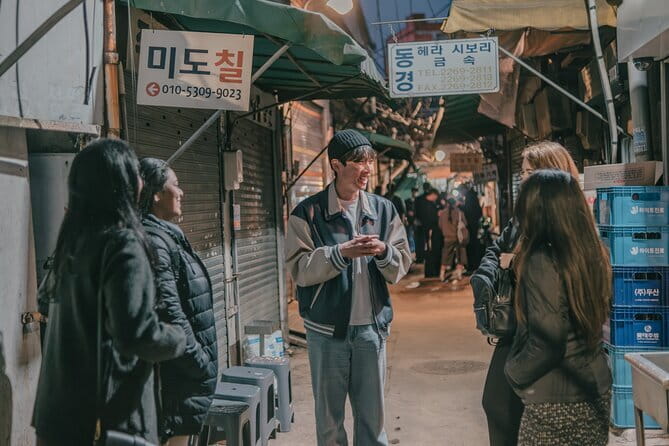 Street photoshoot and Seoul Hidden gem History Walking Tour - Cheonggyecheon at the change of light