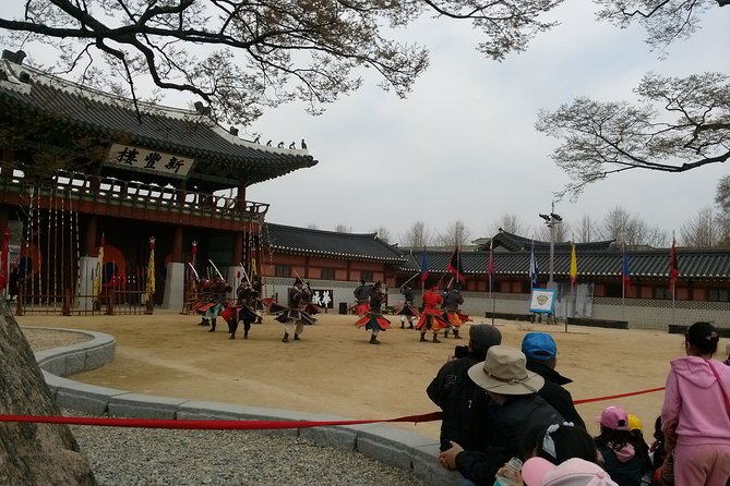Suwon Hwaseong Fortress and Korean Folk Village Day Tour from Seoul - The ginseng-center stop and the value question
