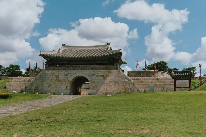 Suwon Hwaseong+Gwangmyeong Cave+Starfield Library from Seoul - Hwaseong Haenggung Palace: a shorter look at royal life