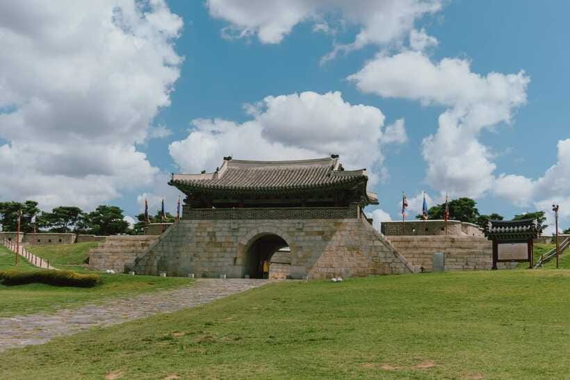 Suwon Hwaseong, Gwangmyeong Cave, & Starfield Library Trip - Walking, meals, and the nine-hour pace
