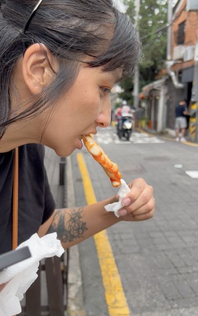 Taste hidden street food in Seoul with a 2.5h food tour - Timing, meeting point, and the final stop