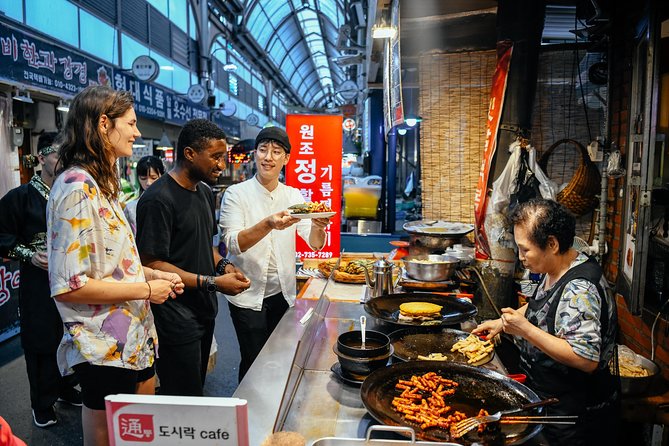 The Award-Winning PRIVATE Food Tour of Seoul: The 10 Tastings - Gyeongbokgung Palace and the cultural side of the walk