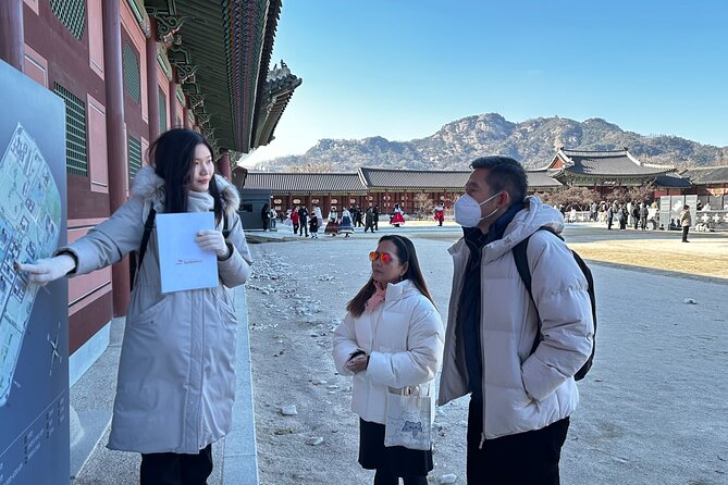 Time Travel in Seoul: Gyeongbokgung Palace, Folk Museum & Bukchon - The hanok café is more than a quick refreshment