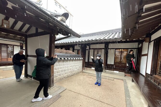 Tour Seoul’s oldest district with a storyteller from Bukchon - The Seokjeong Boreum Well and stories beneath the street