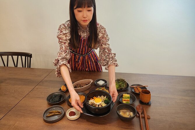 Traditional Korean 6-Dish Cooking Class + Hidden Alley Tour Seoul - Sitting down to eat like a Korean family