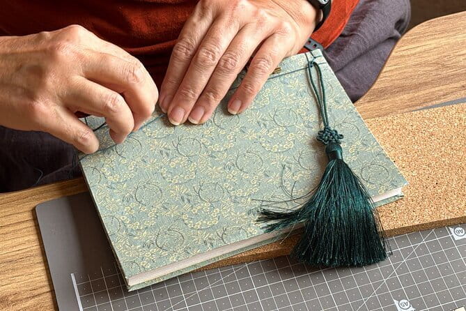 Traditional Korean Bookbinding Experience in Seoul, Hongdae - Choosing Silk Before You Bind