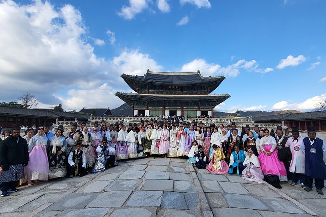 Walking Tour with Gyeongbokgung Palace, Bukchon, Insadong - Bukchon Hanok Village and its narrow streets