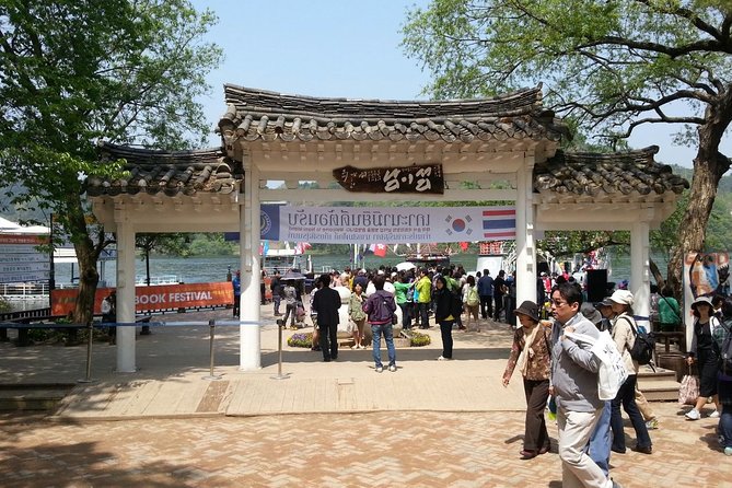 Winter Sonata TV Tour on Nami Island from Seoul - The duty-free stop on the way back