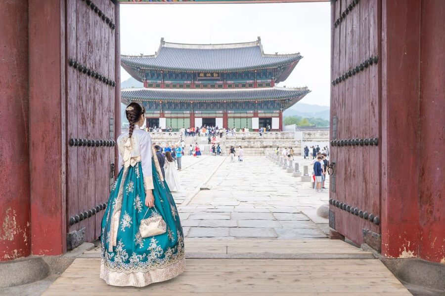 Your Personal Seoul Photographer! - Gyeongbokgung Palace: formal lines and strong portraits